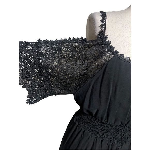 Lacy Black Cold Shoulder Short Sleeve Romper Short Set Size Small - Picture 4 of 7